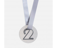 Медаль Fundo, серебристая с 3D-подвеской Symbol, цифра 2 Медаль Fundo, серебристая с 3D-подвеской Symbol, цифра 2